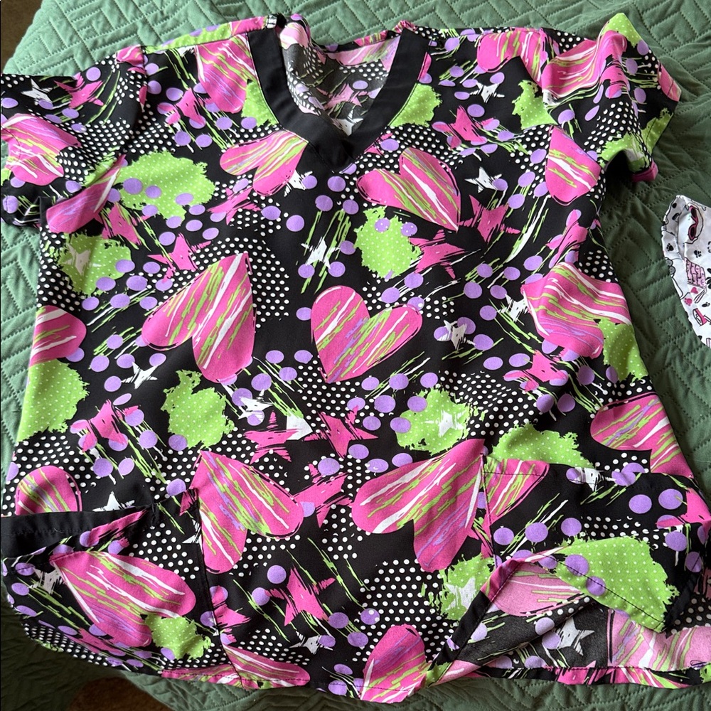 Colorful Heart Print Scrub Top